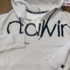 Cropped Calvin Klein hoodie